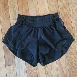 Lululemon hotty hots LR size 0 barely worn 2.5 inch length